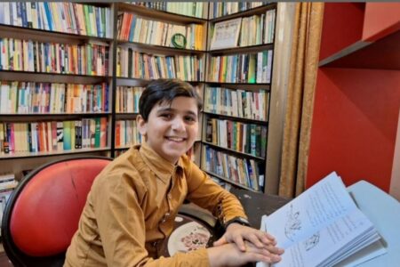 کودک 9 ساله کنگانی که 200 کتاب خوانده است