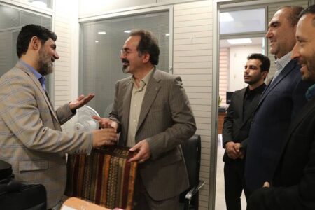 دیدار مدیرعامل صباانرژی با جانباز و آزاده دفاع مقدس