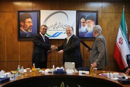 شریعتمداری بر تقویت واحدهای بازرگانی شرکت‌های تابعه تاکید کرد